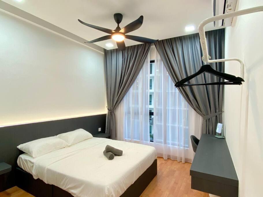 Hck10 Platino Projector /3min Walk Paradigm/sutera Jb Apartment Johor Bahru