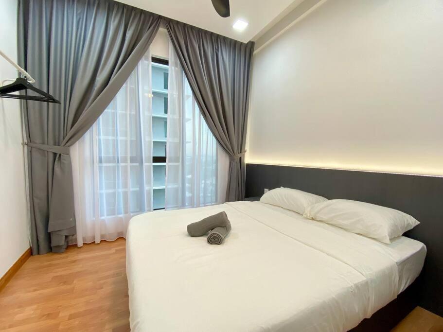 Hck10 Platino Projector /3min Walk Paradigm/sutera Jb Apartment Johor Bahru