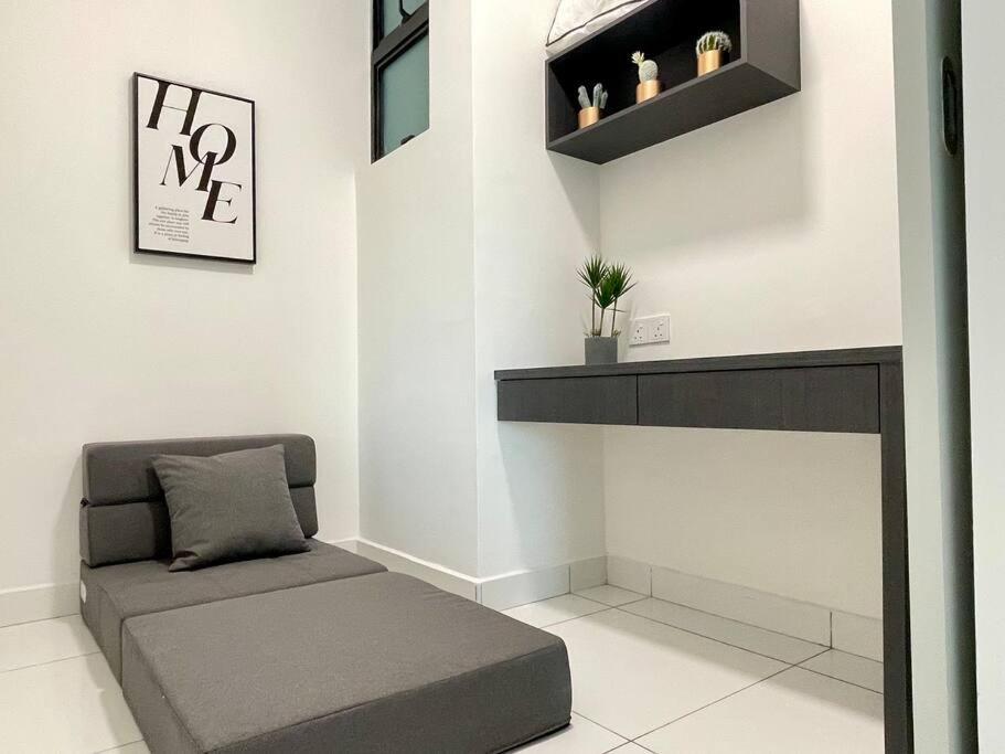 Hck10 Platino Projector /3min Walk Paradigm/sutera Jb Apartment Johor Bahru